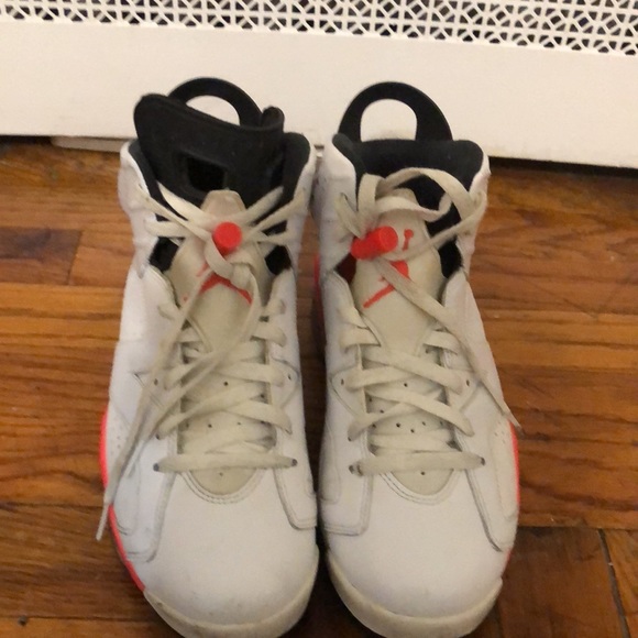 Air Jordans worn in good condition size 9 - Picture 6 of 6